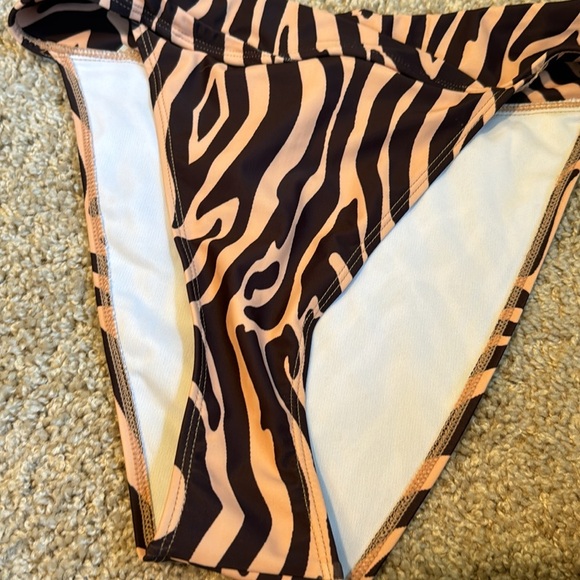 Nasty gal Zebra High Leg Bikini Bottoms - Picture 6 of 10